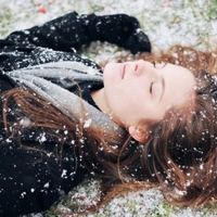 下雪天女生头像唯美图片