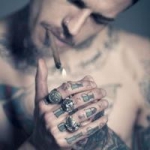 qq头像男生纹身抽烟 霸气的男生头像抽烟纹身