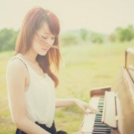 女生弹钢琴图片头像 唯美好看的女生弹钢琴头像大多为背影
