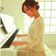 唯美弹钢琴的女生qq头像图片