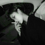 女生抽烟头像霸气 超拽霸气的抽烟女生高清头像图片