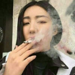 吸烟女孩头像霸气超拽 高清超拽霸气女生抽烟头像图片
