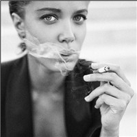 社会头像女生霸气吸烟