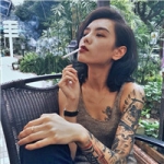 抽烟头像女生霸气十足 很社会的霸气纹身女生抽烟图片头像