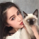 qq头像女生抱着猫咪 高清时尚抱着猫咪的女生头像图片