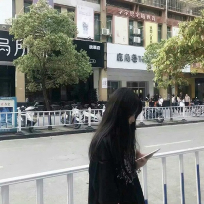 QQ背影可爱女头