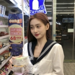 便利店的水手服头像真人美女图片